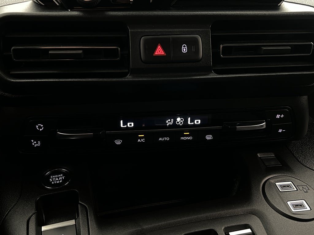 Vehicle Image 29