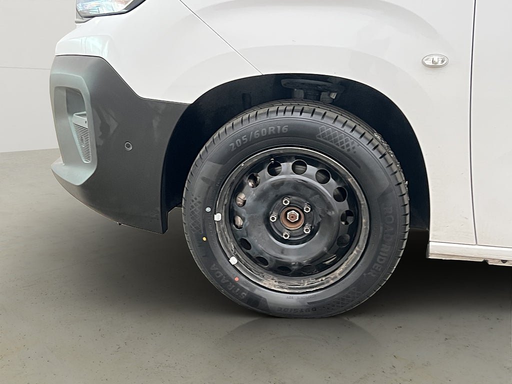 Vehicle Image 33