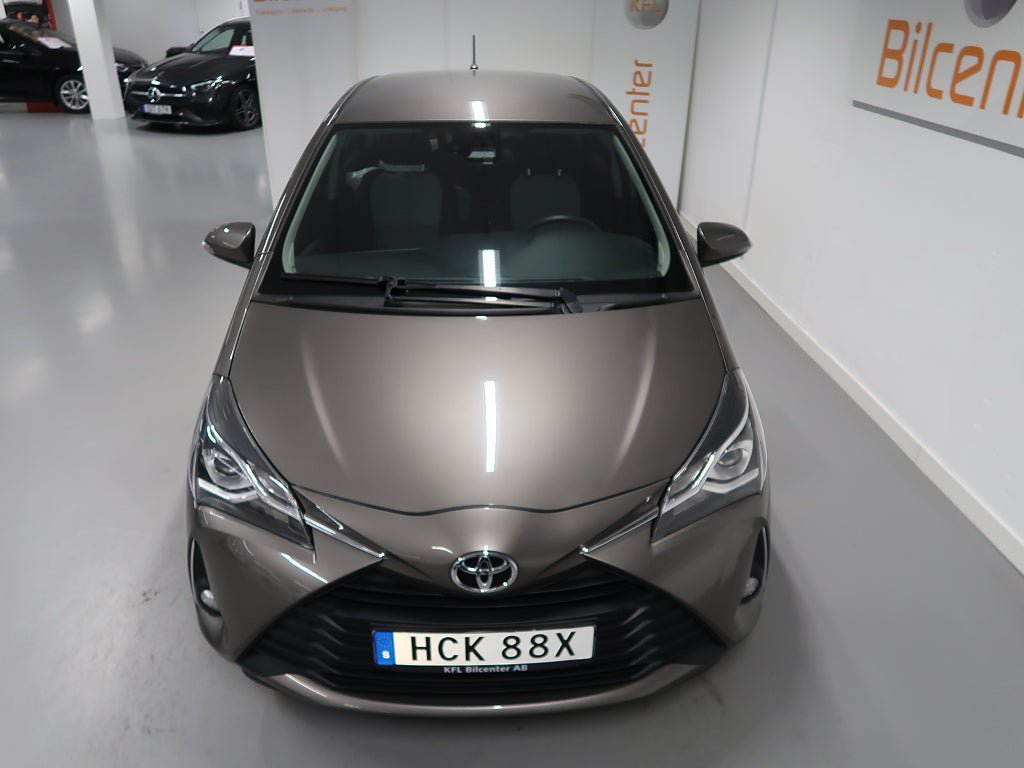 Vehicle Image 11