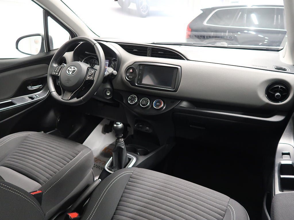 Vehicle Image 16