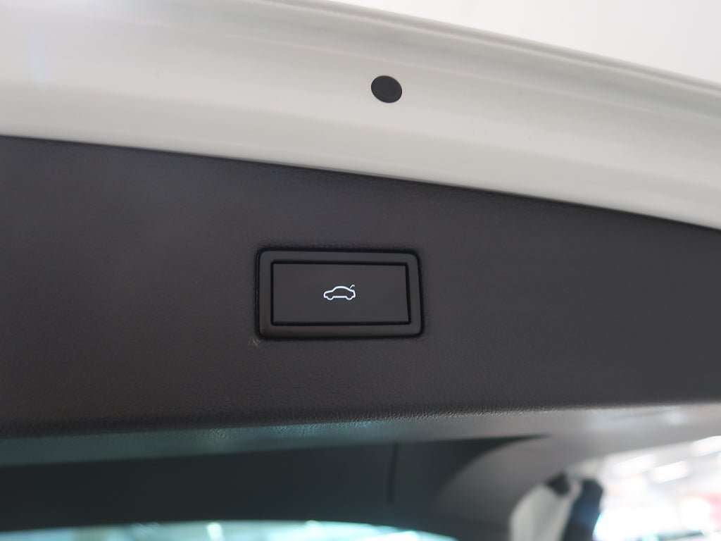 Vehicle Image 28
