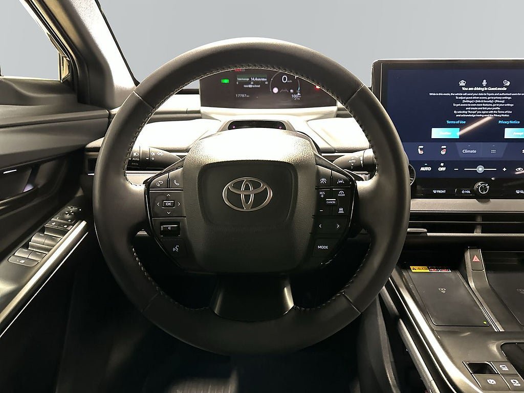 Vehicle Image 9