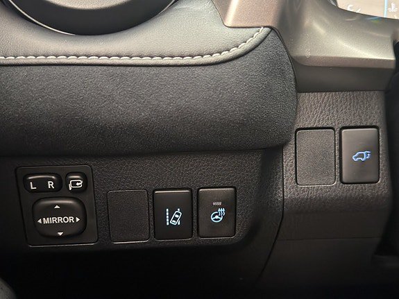 Vehicle Image 28
