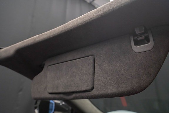 Vehicle Image 28