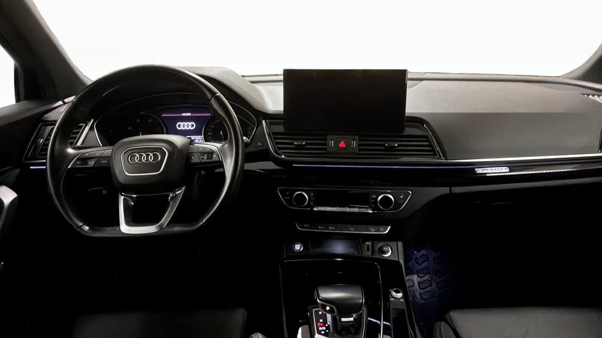 Vehicle Image 10