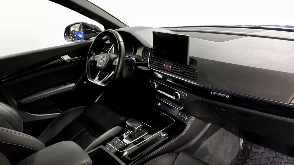 Vehicle Image 11