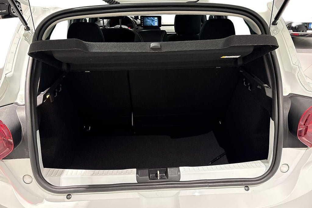 Vehicle Image 12