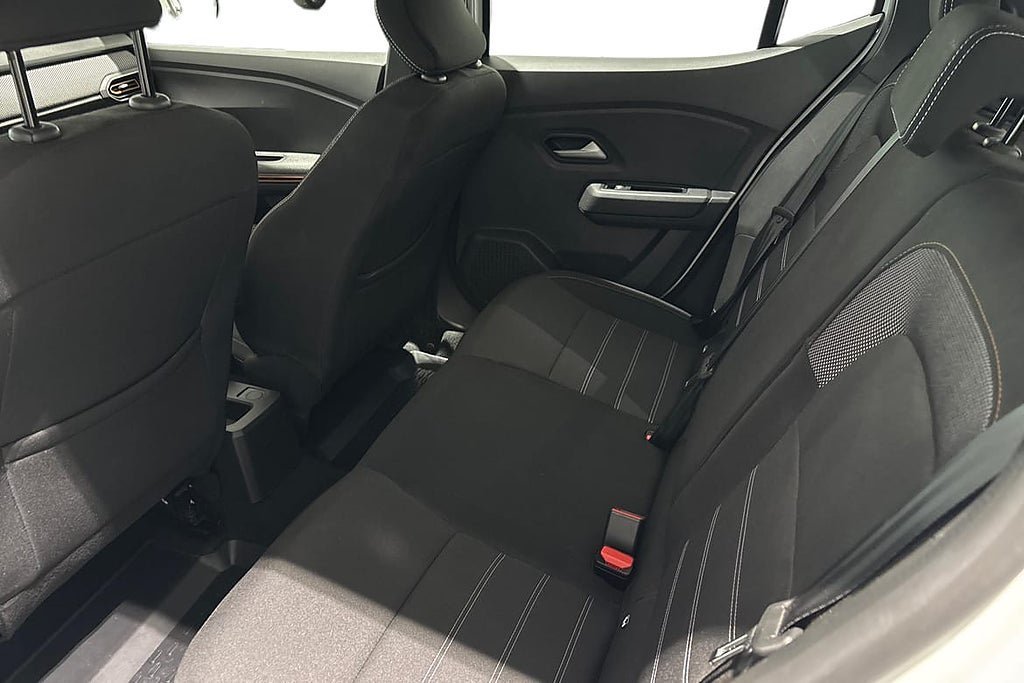 Vehicle Image 13