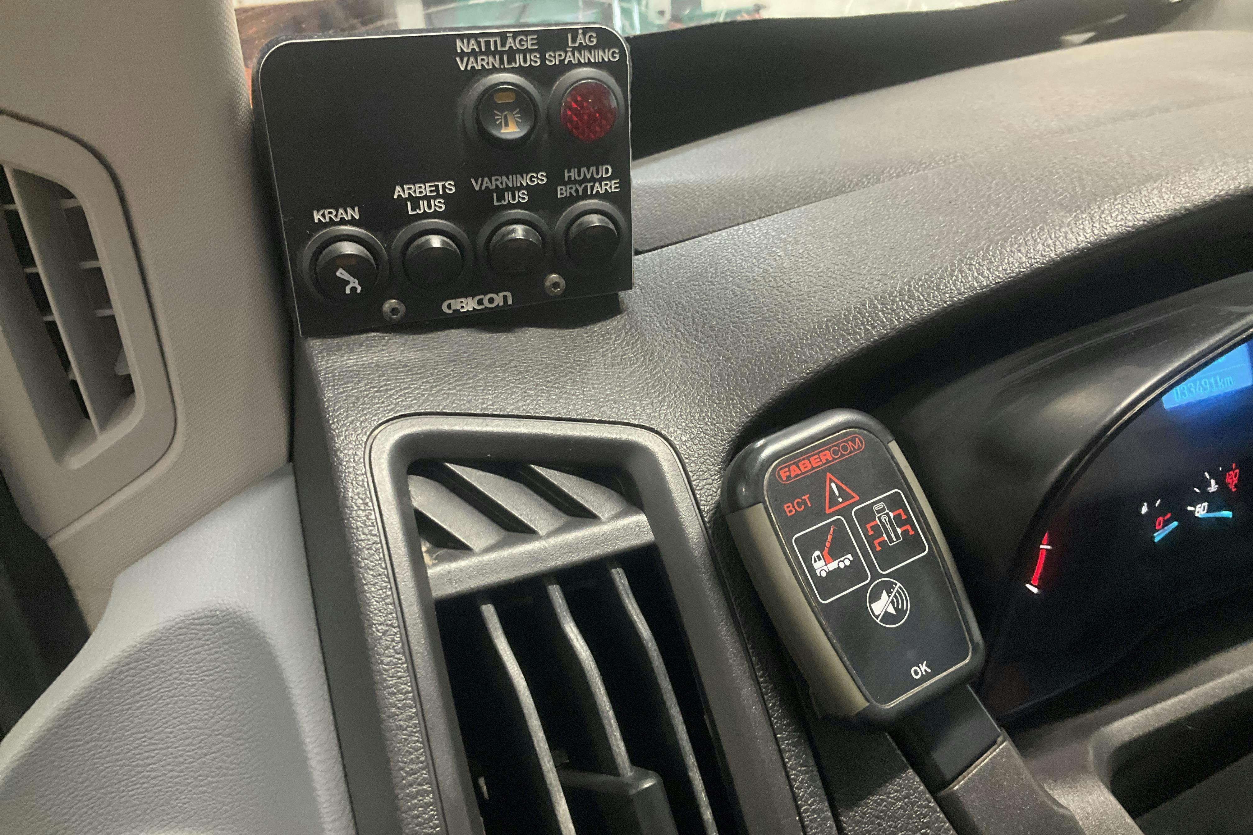 Vehicle Image 9