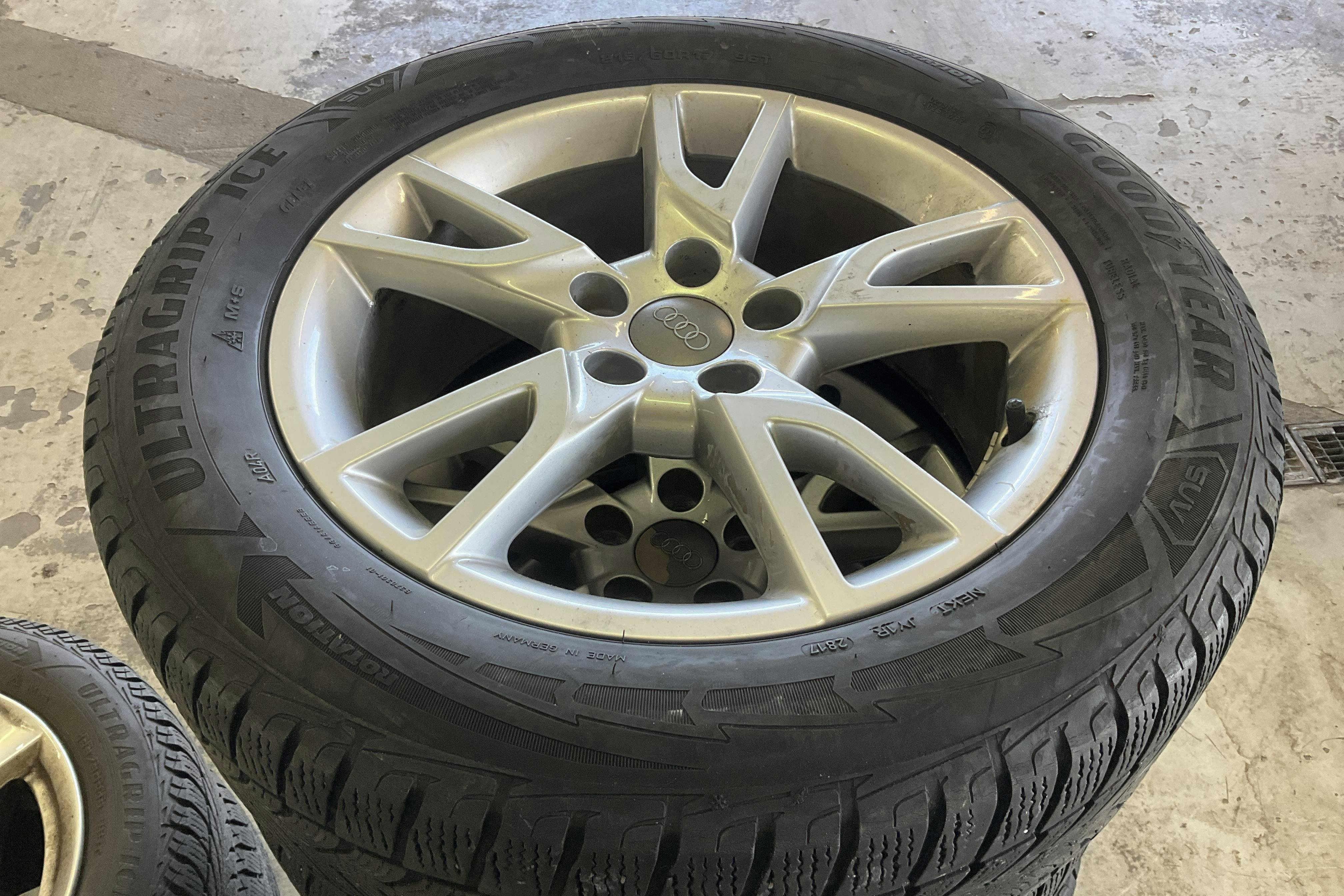 Vehicle Image 11