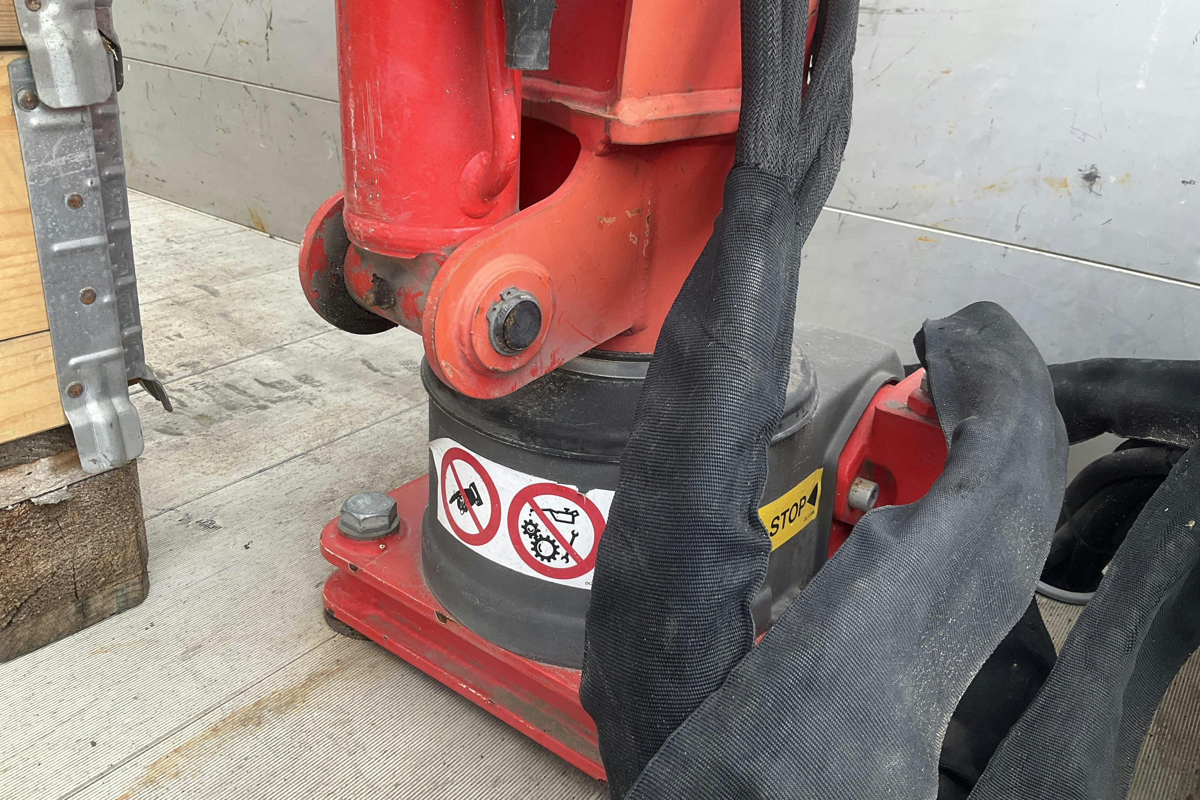 Vehicle Image 16