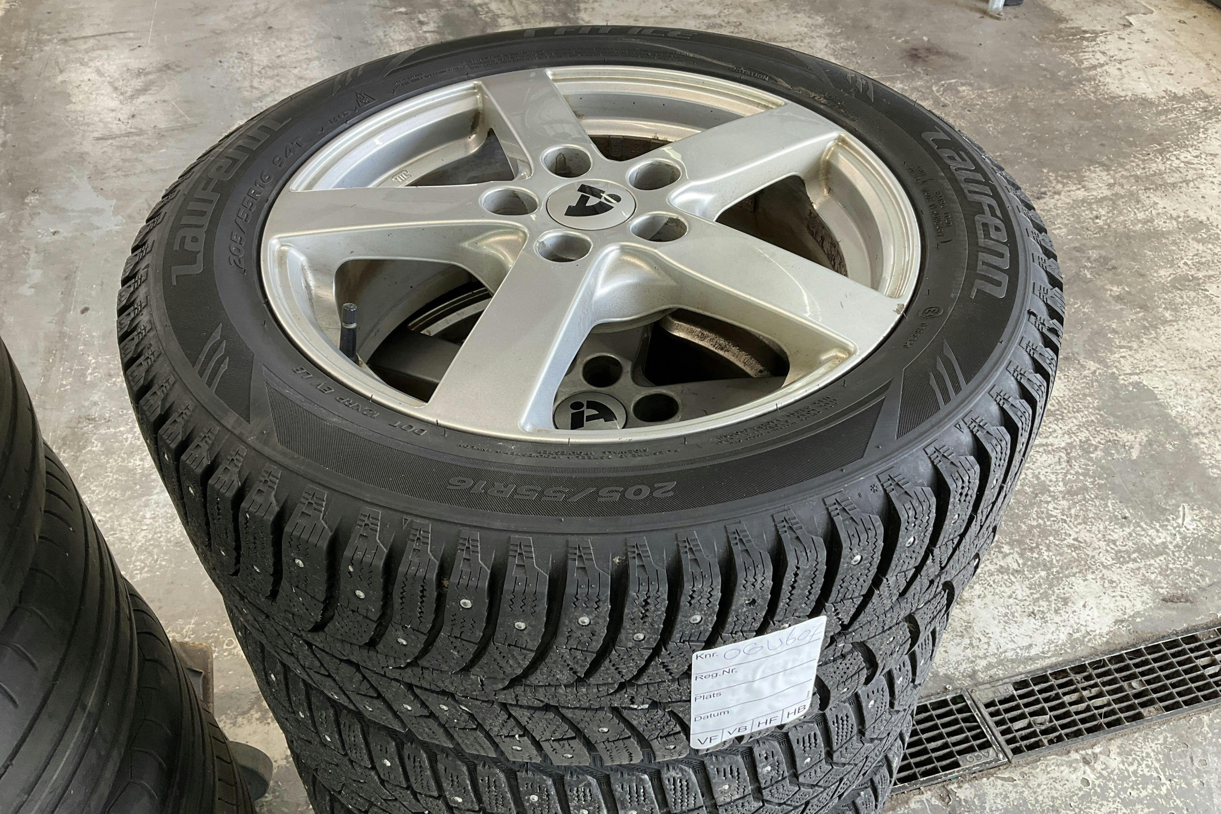Vehicle Image 13