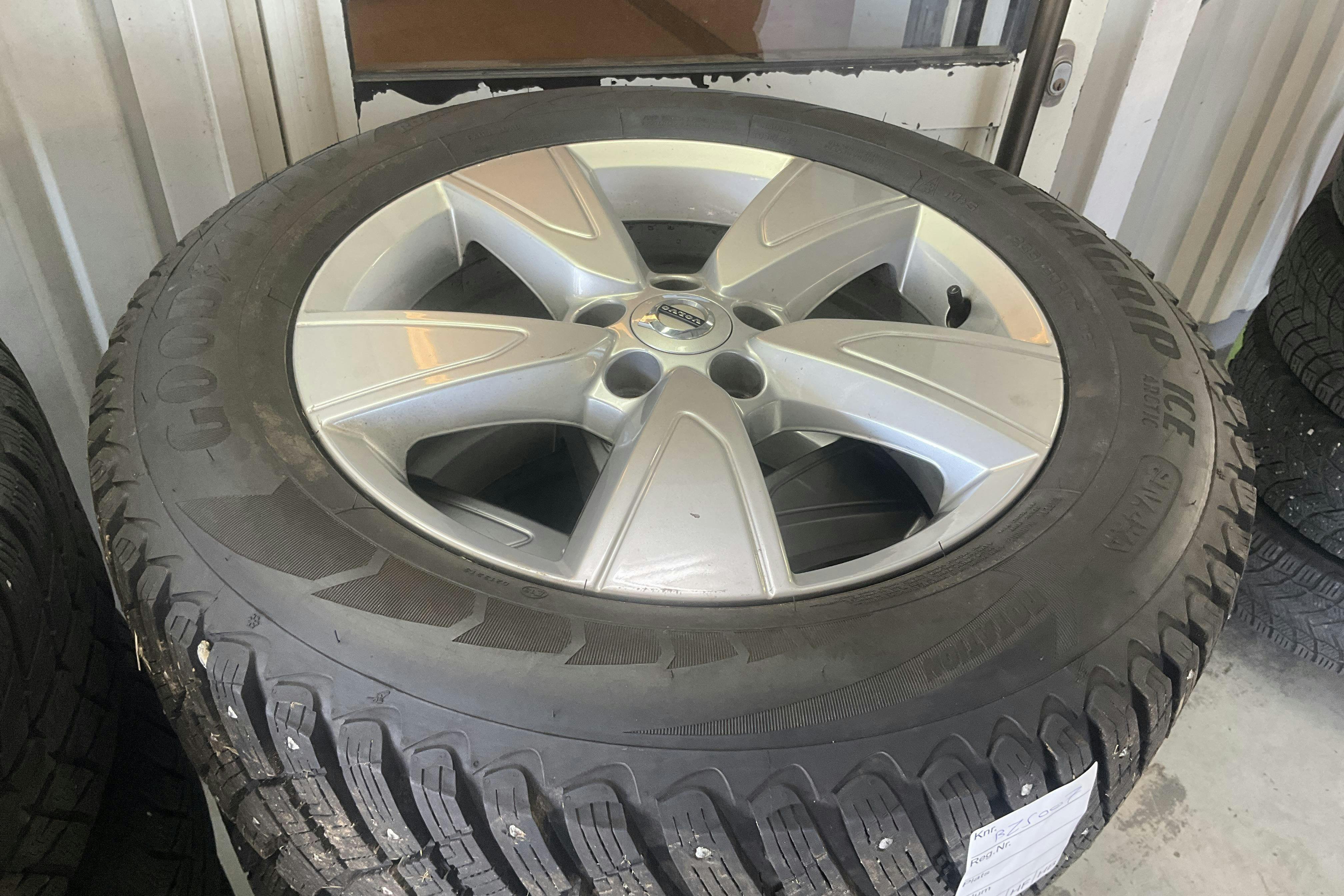 Vehicle Image 17