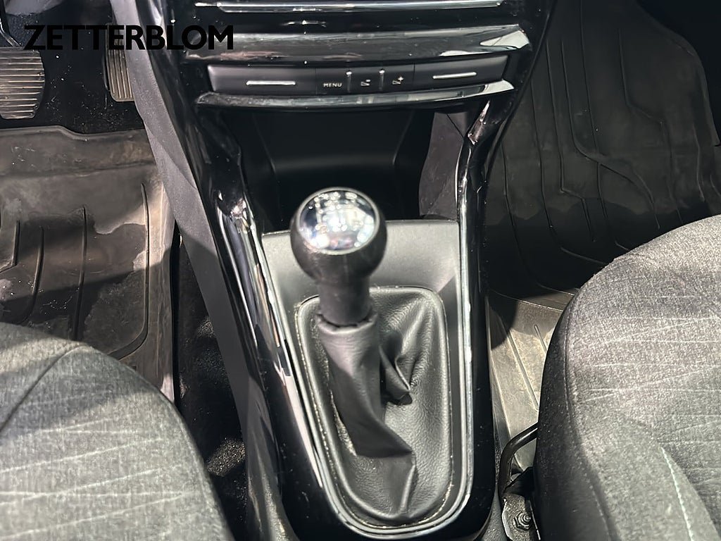 Vehicle Image 14