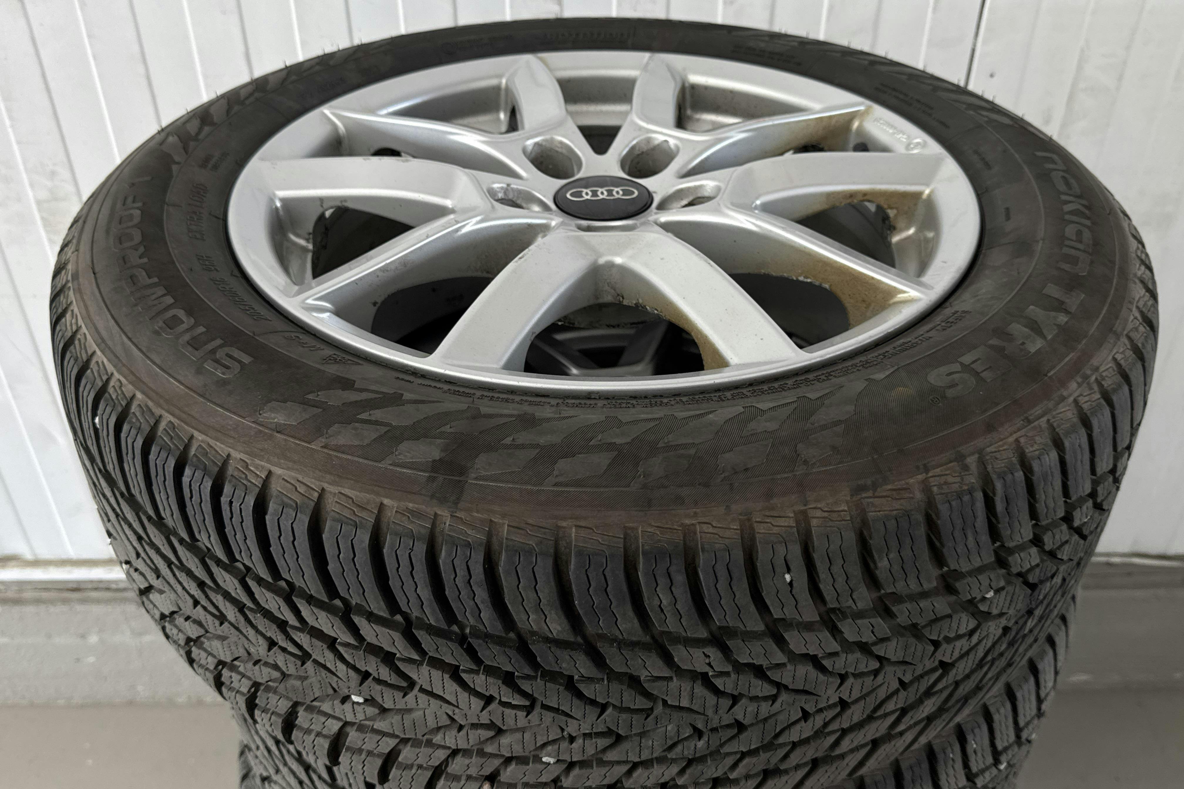 Vehicle Image 13