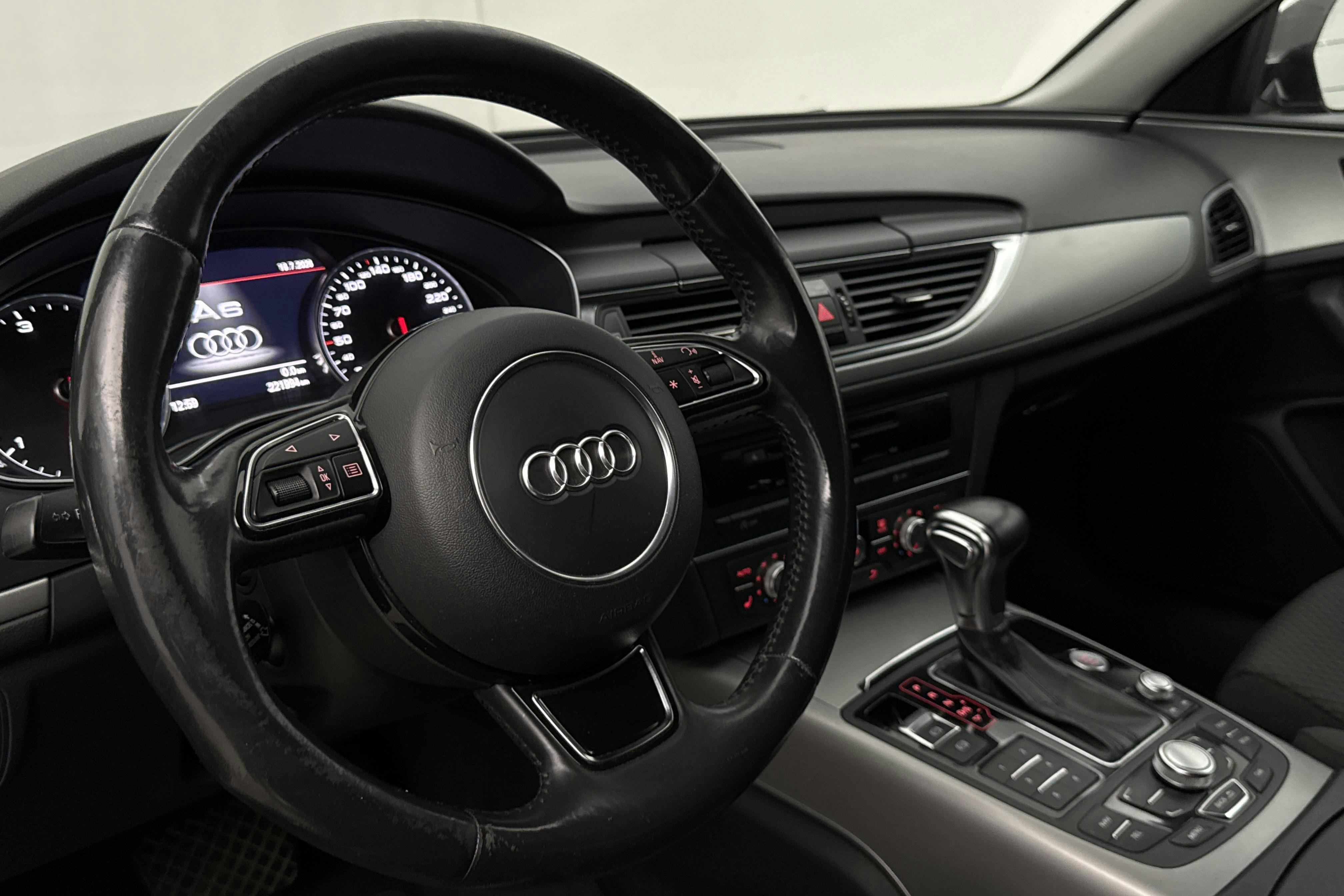 Vehicle Image 13