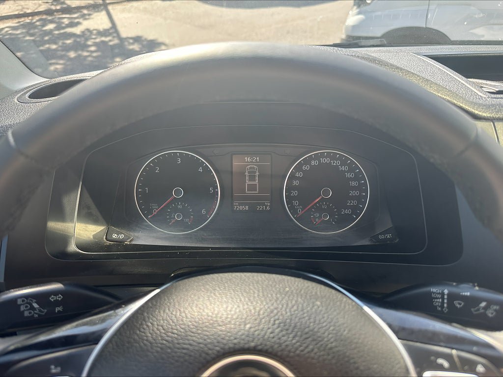 Vehicle Image 16
