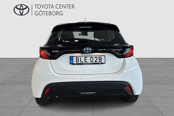 Vehicle Image 6