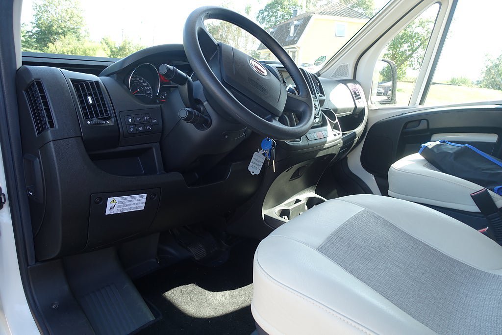 Vehicle Image 32