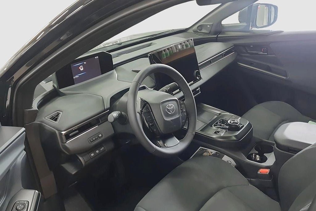 Vehicle Image 8
