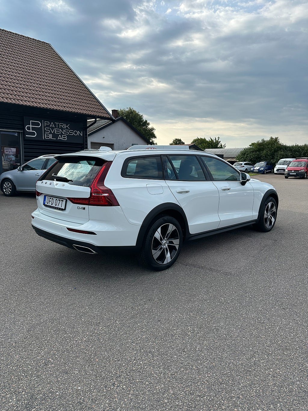 Vehicle Image 4