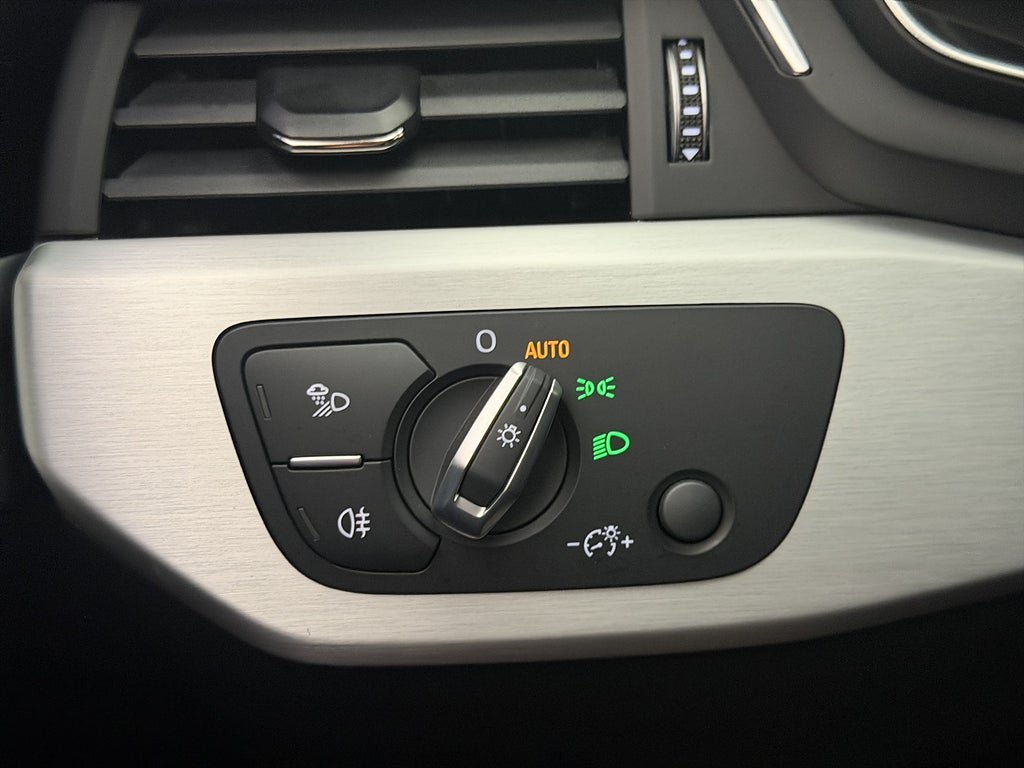 Vehicle Image 29