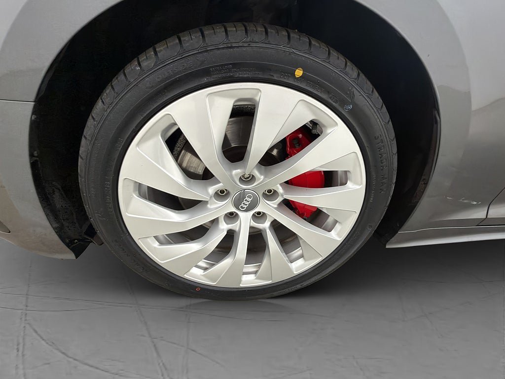 Vehicle Image 32