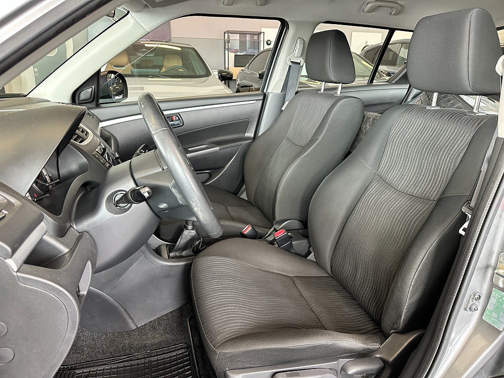 Vehicle Image 7
