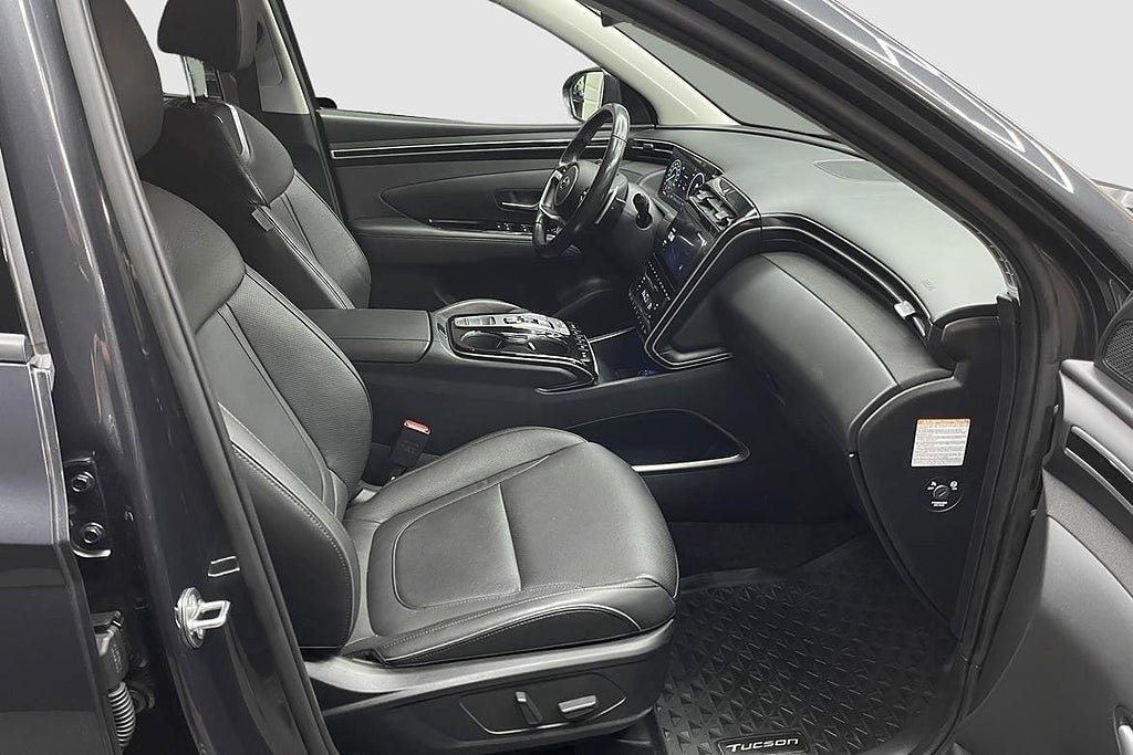 Vehicle Image 16