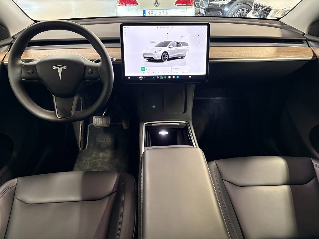 Vehicle Image 9