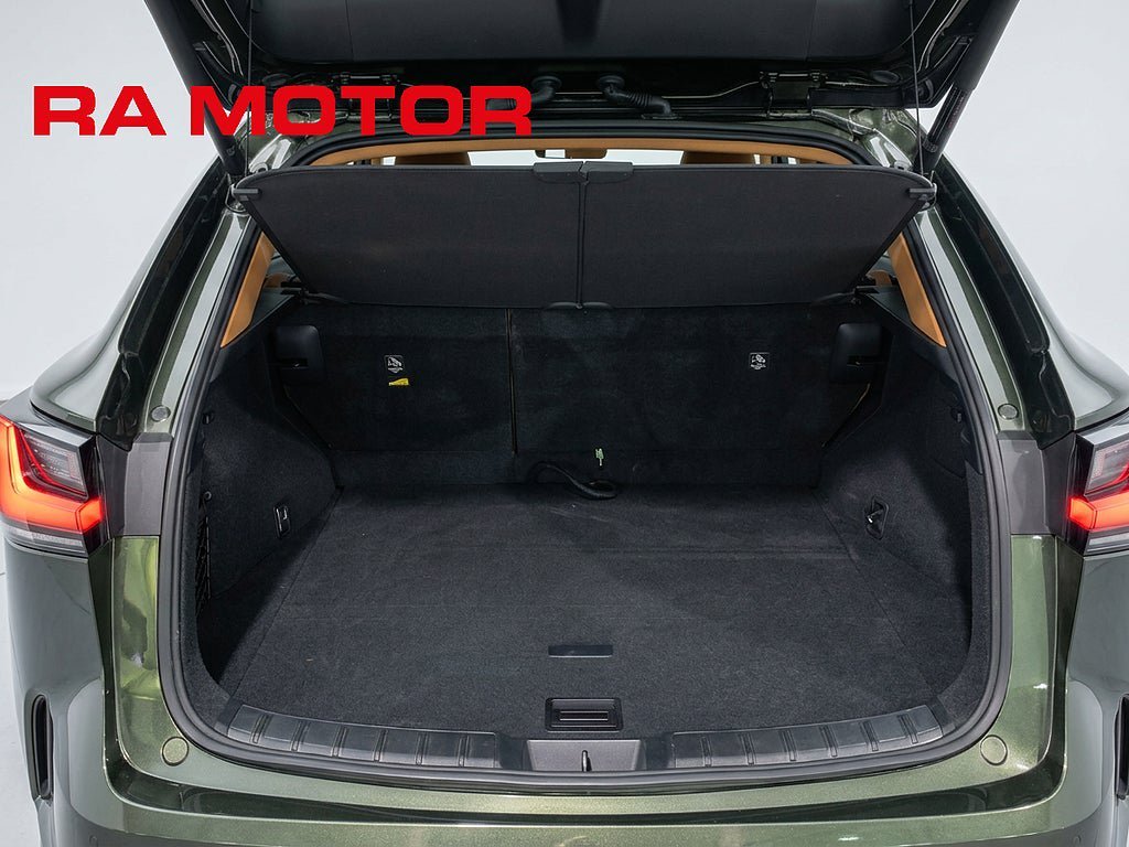 Vehicle Image 25