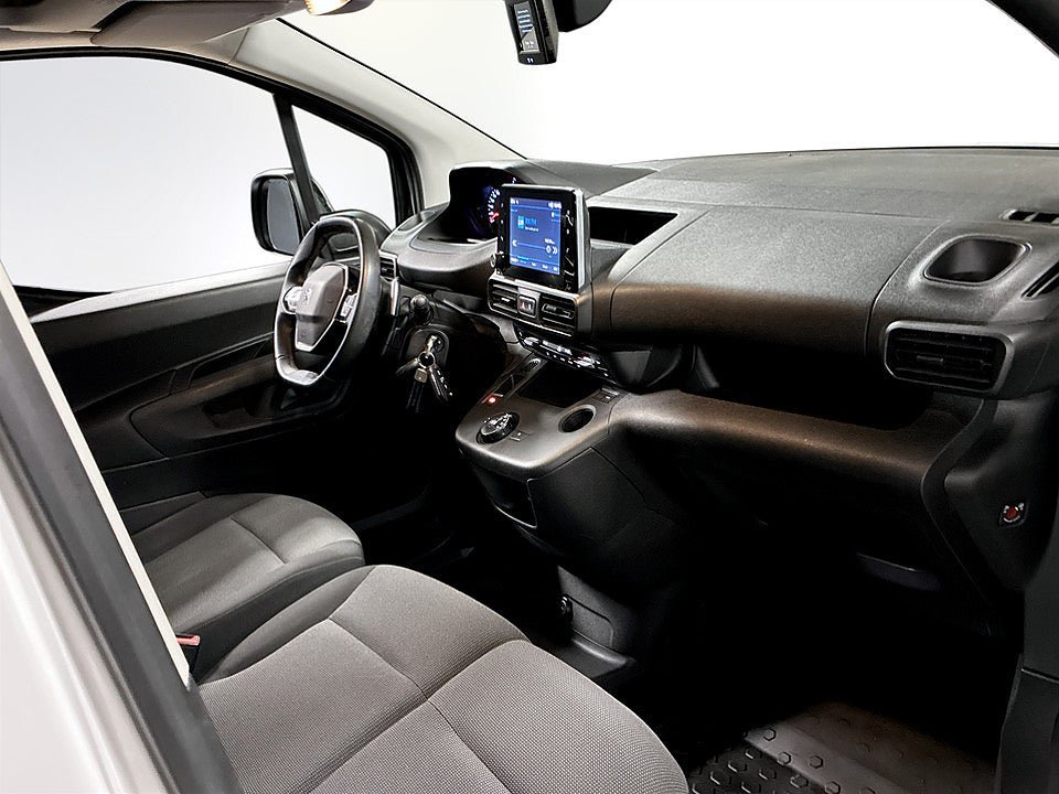 Vehicle Image 13