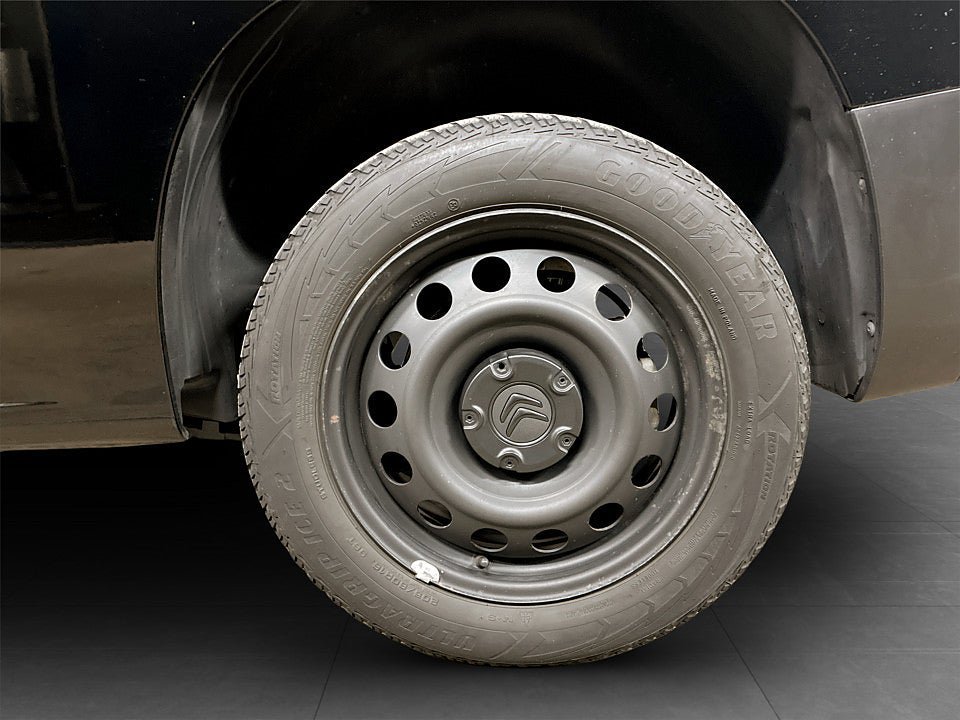 Vehicle Image 18