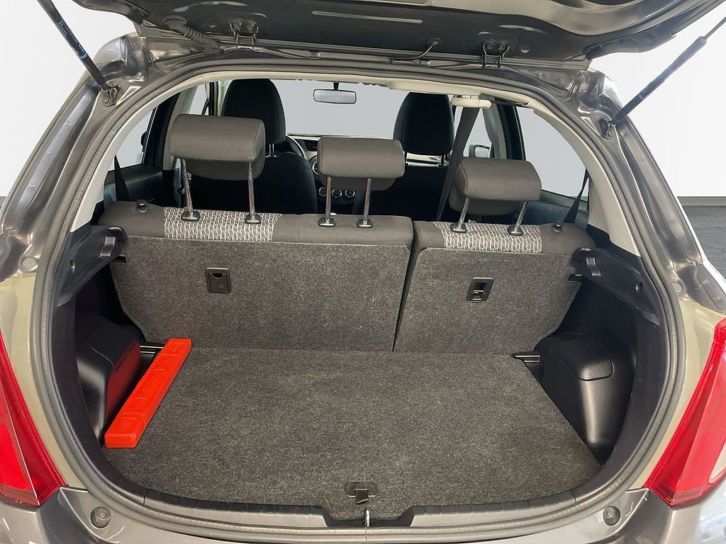 Vehicle Image 10