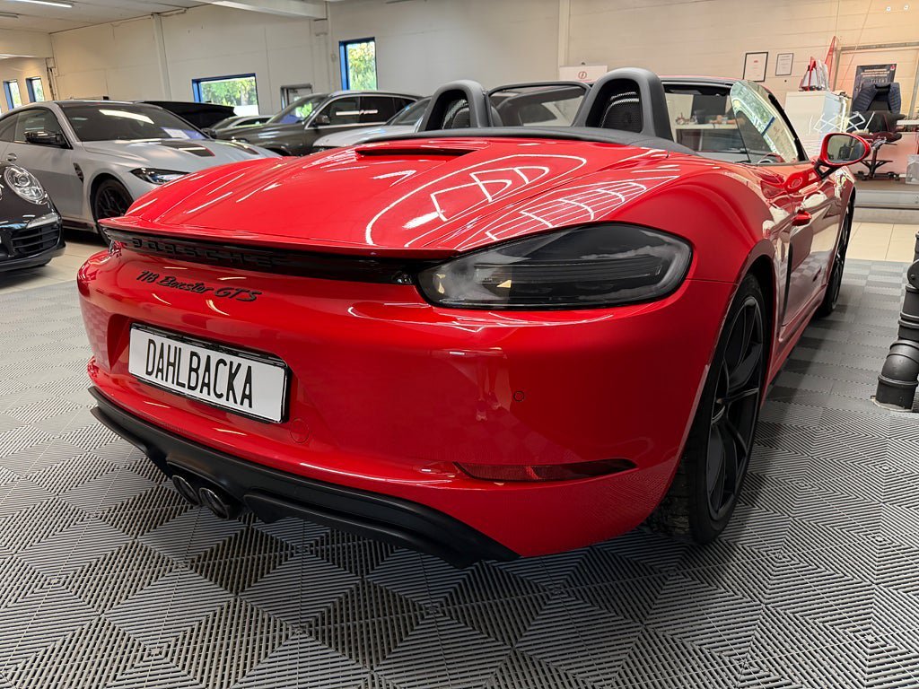 Vehicle Image 6