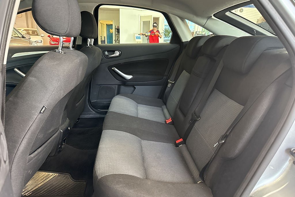 Vehicle Image 8