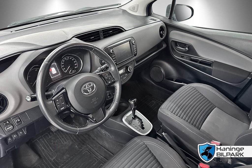 Vehicle Image 13