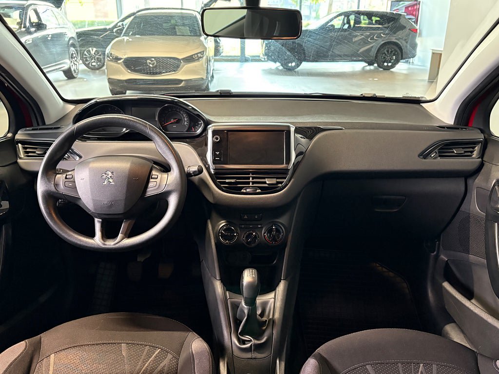 Vehicle Image 12