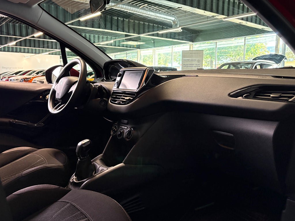 Vehicle Image 13