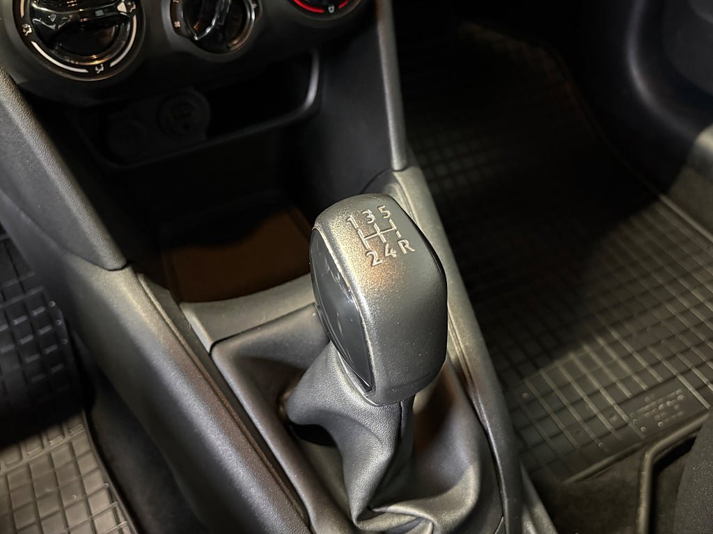 Vehicle Image 14