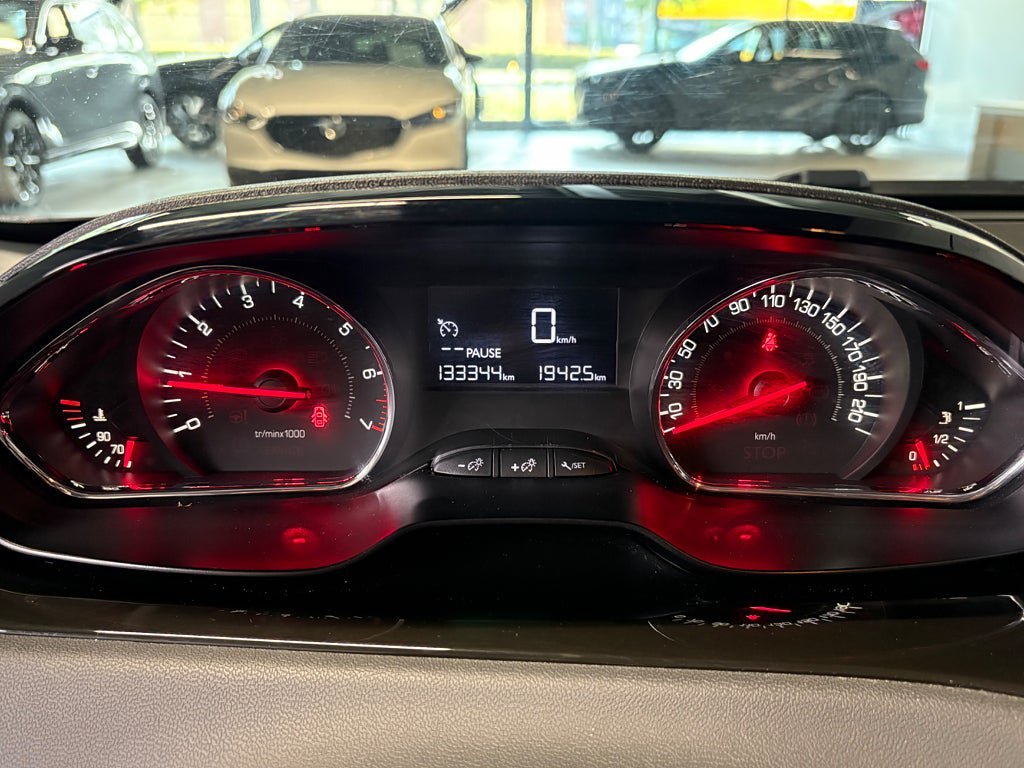 Vehicle Image 16
