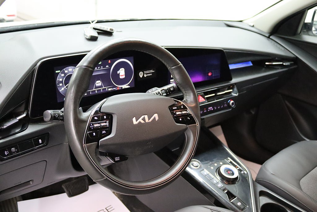 Vehicle Image 16