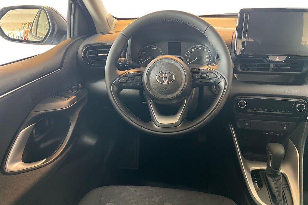 Vehicle Image 9