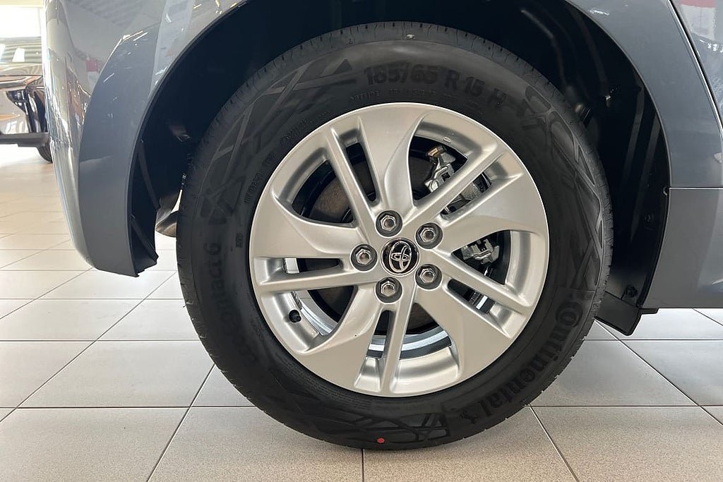 Vehicle Image 15