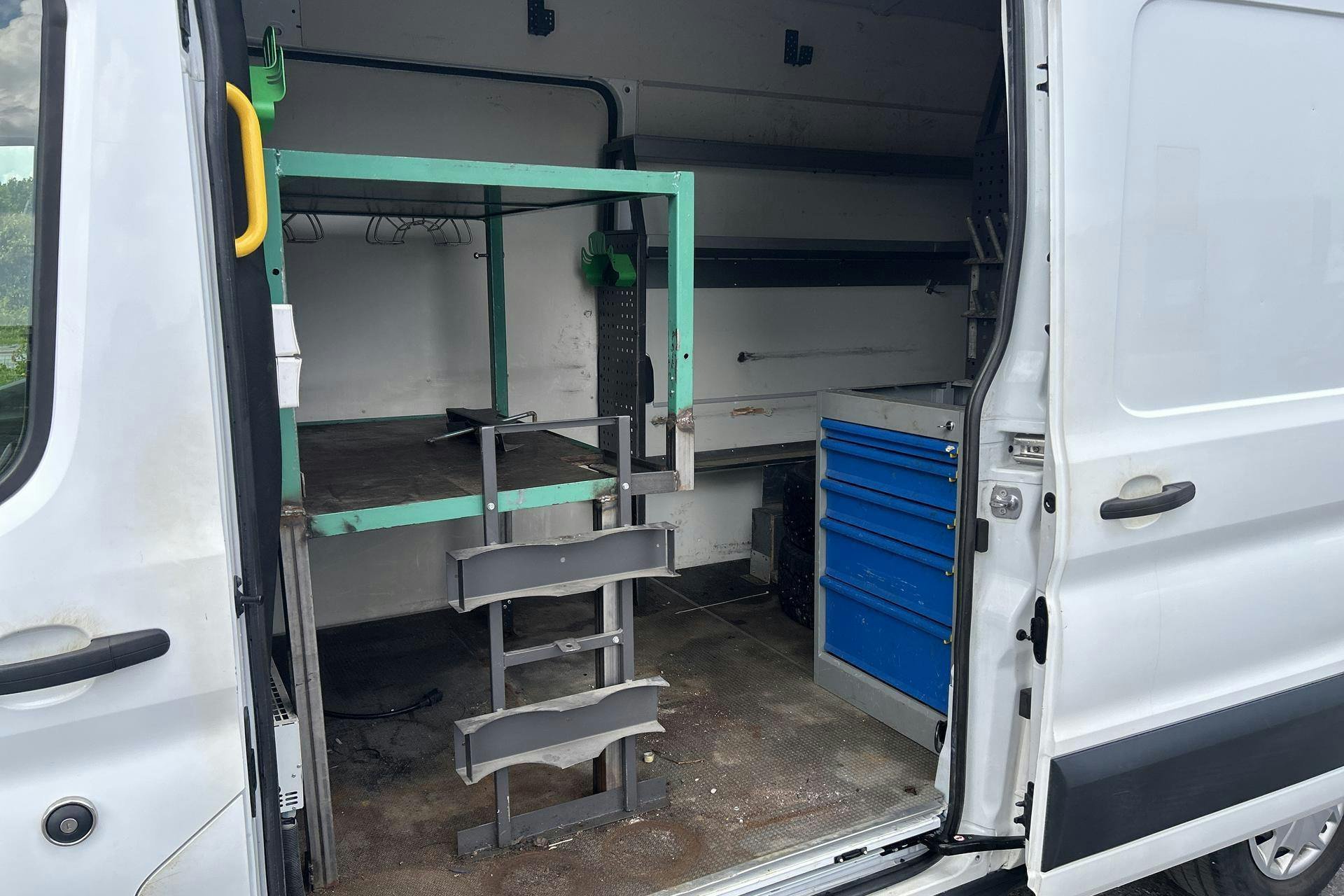 Vehicle Image 9
