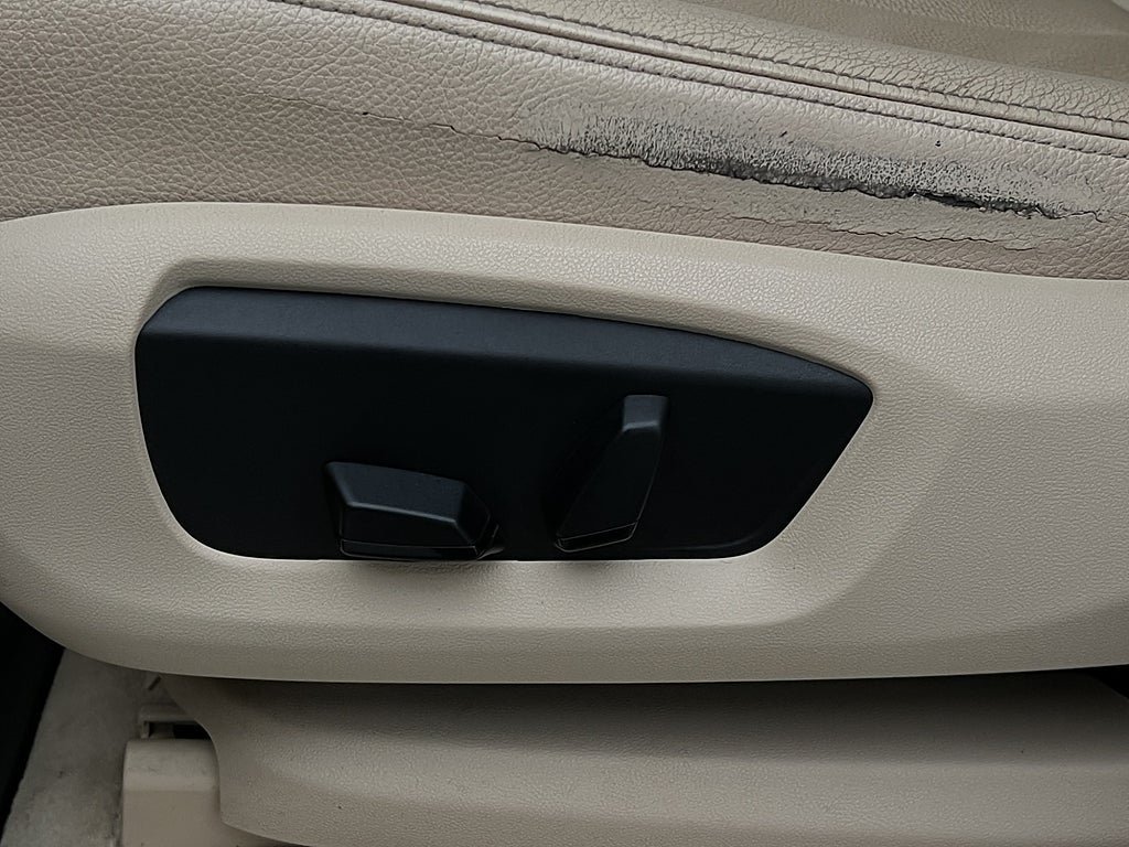 Vehicle Image 26