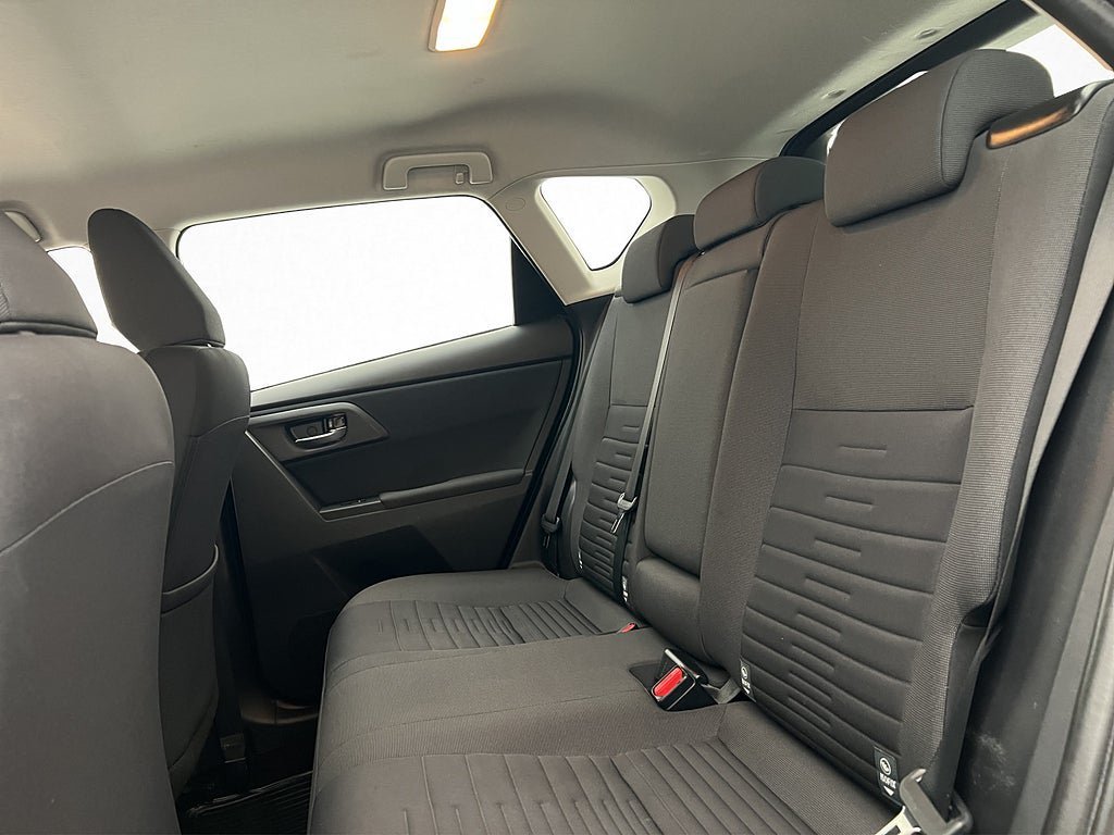 Vehicle Image 25
