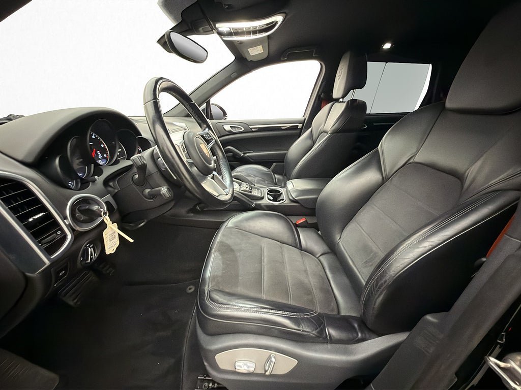 Vehicle Image 11