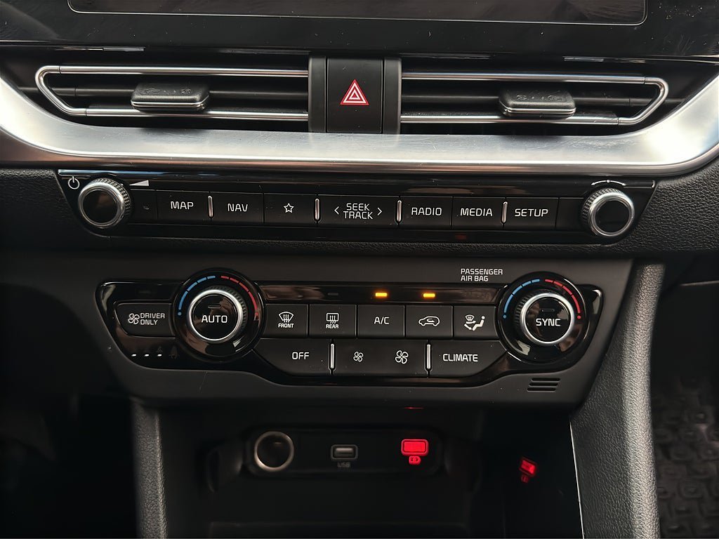 Vehicle Image 23