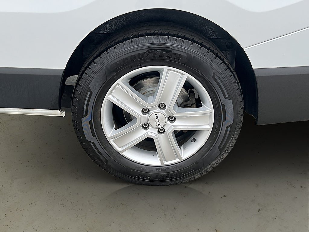 Vehicle Image 28